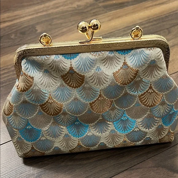 Blue & Gold Embroidered Shell Pattern Evening Clutch - Picture 3 of 6